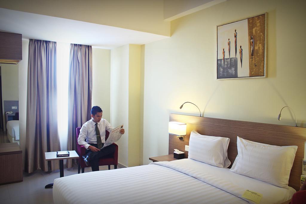 Biz Hotel Batam Нагоя Екстериор снимка