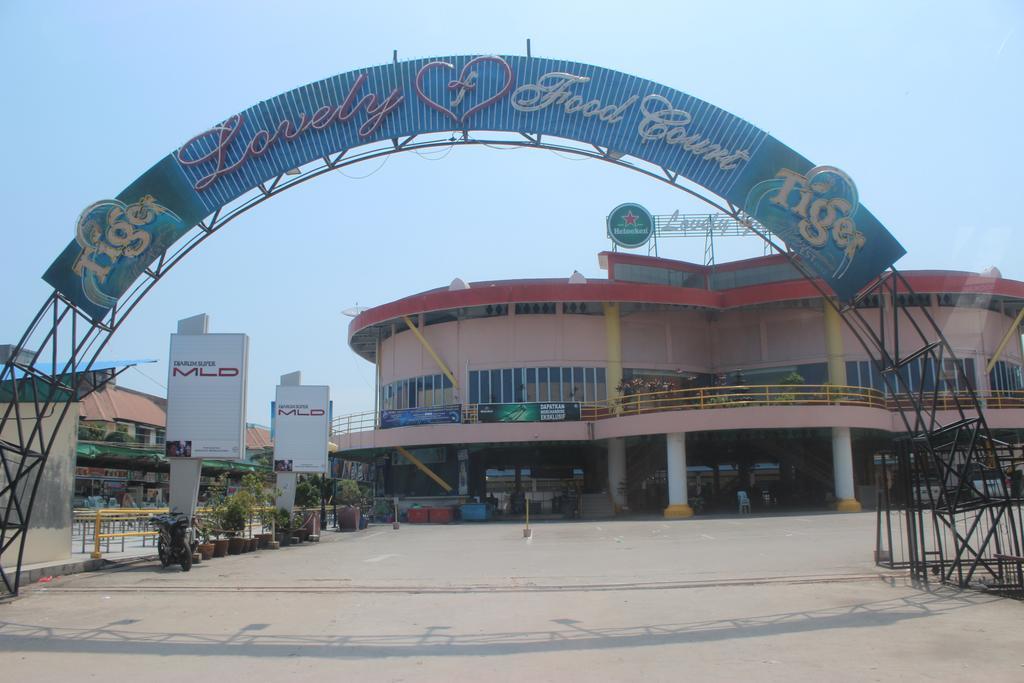 Biz Hotel Batam Нагоя Екстериор снимка