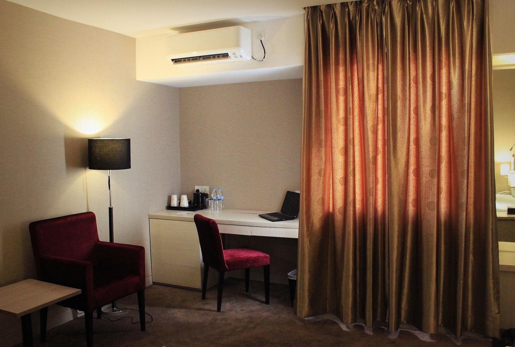 Biz Hotel Batam Нагоя Екстериор снимка