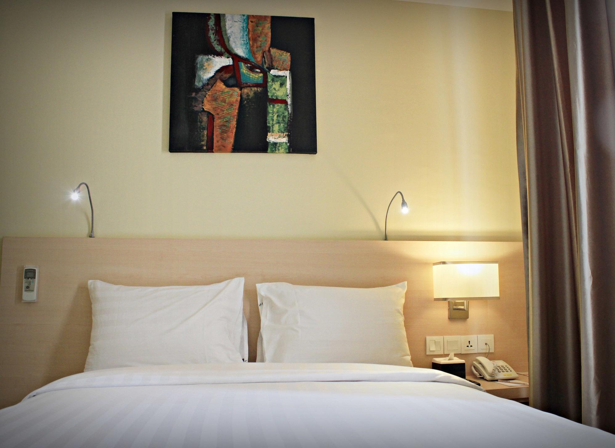 Biz Hotel Batam Нагоя Екстериор снимка