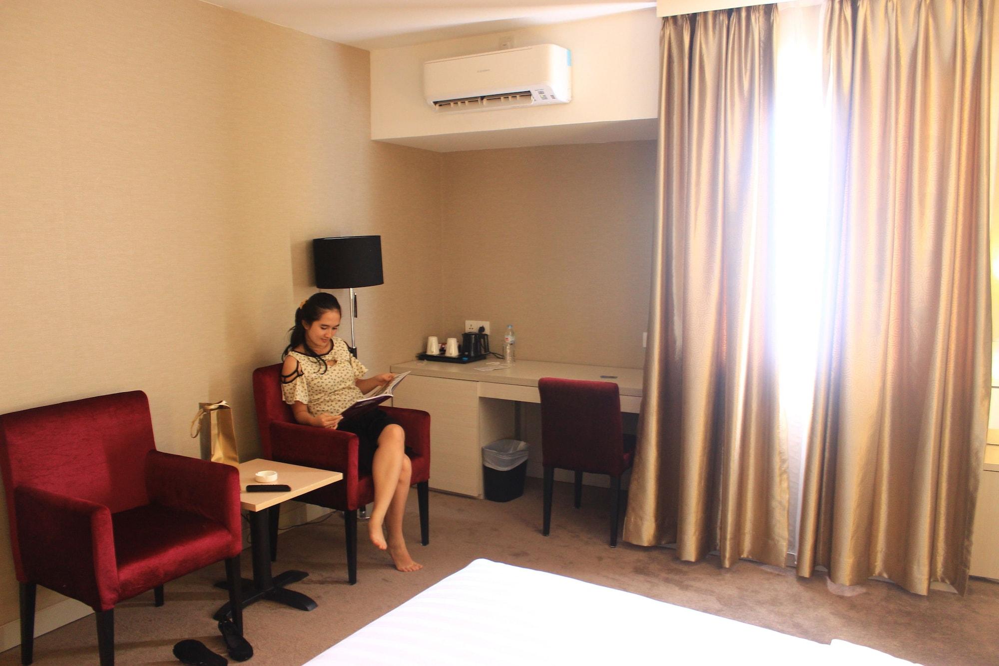 Biz Hotel Batam Нагоя Екстериор снимка