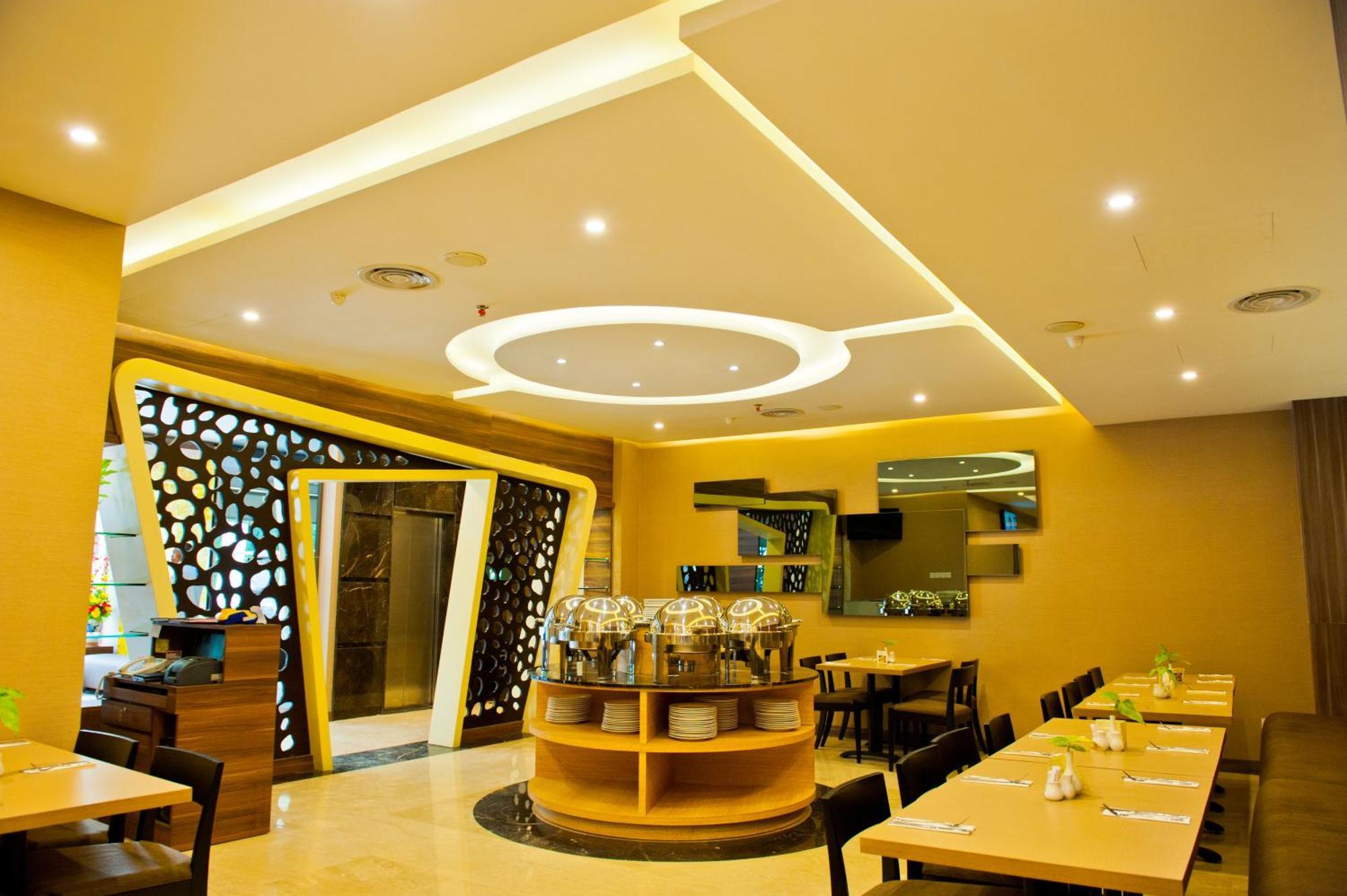 Biz Hotel Batam Нагоя Екстериор снимка