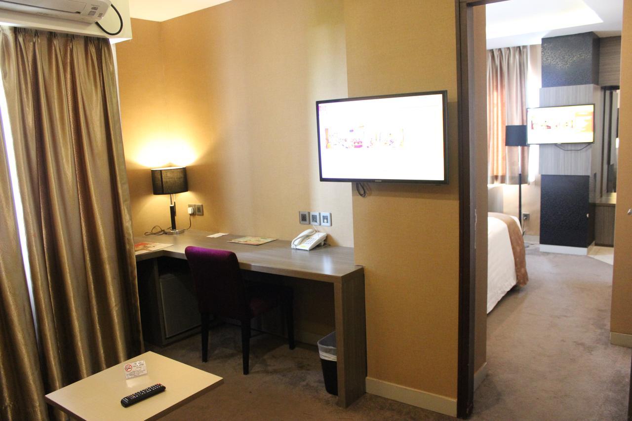 Biz Hotel Batam Нагоя Екстериор снимка