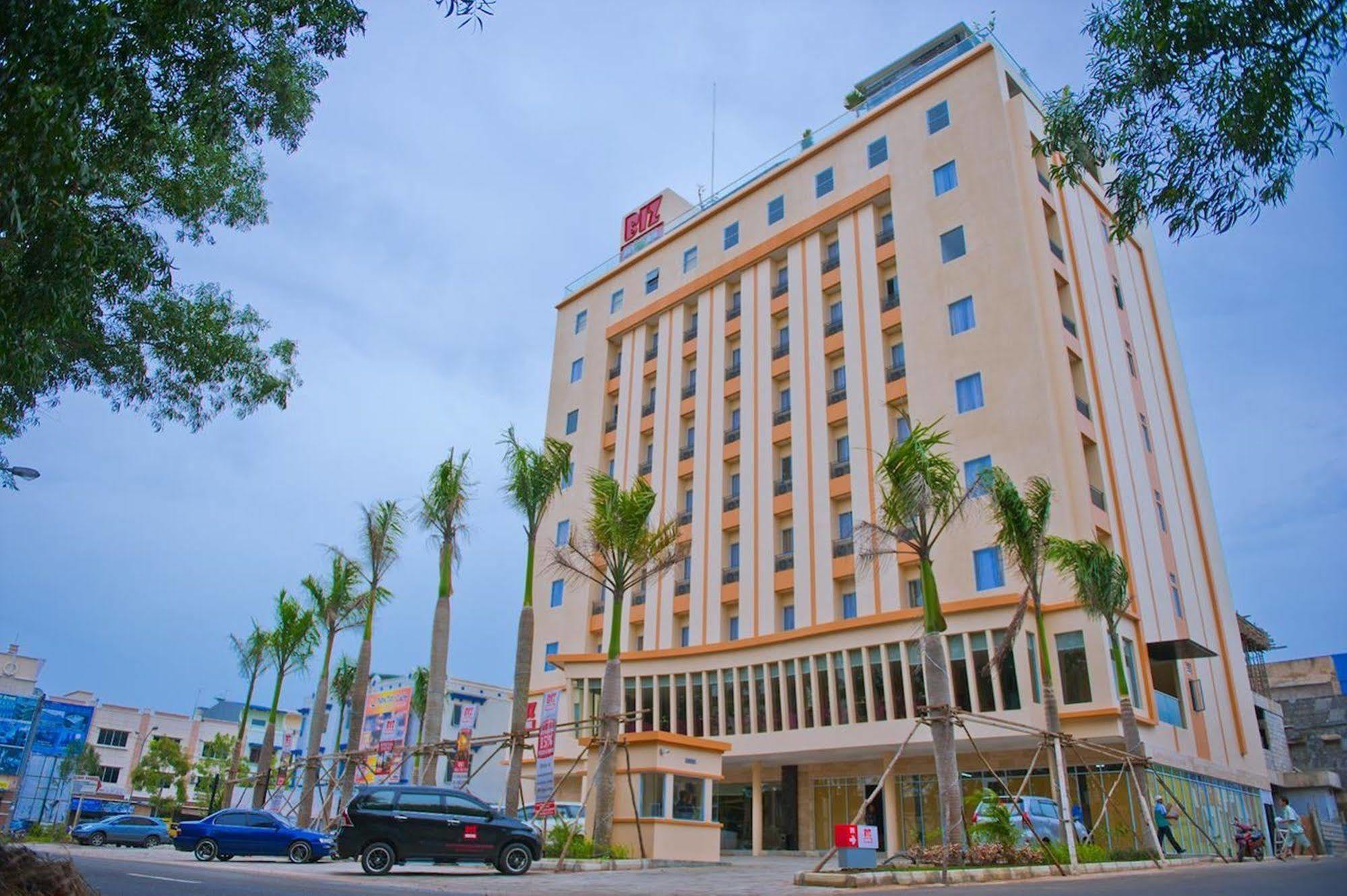 Biz Hotel Batam Нагоя Екстериор снимка