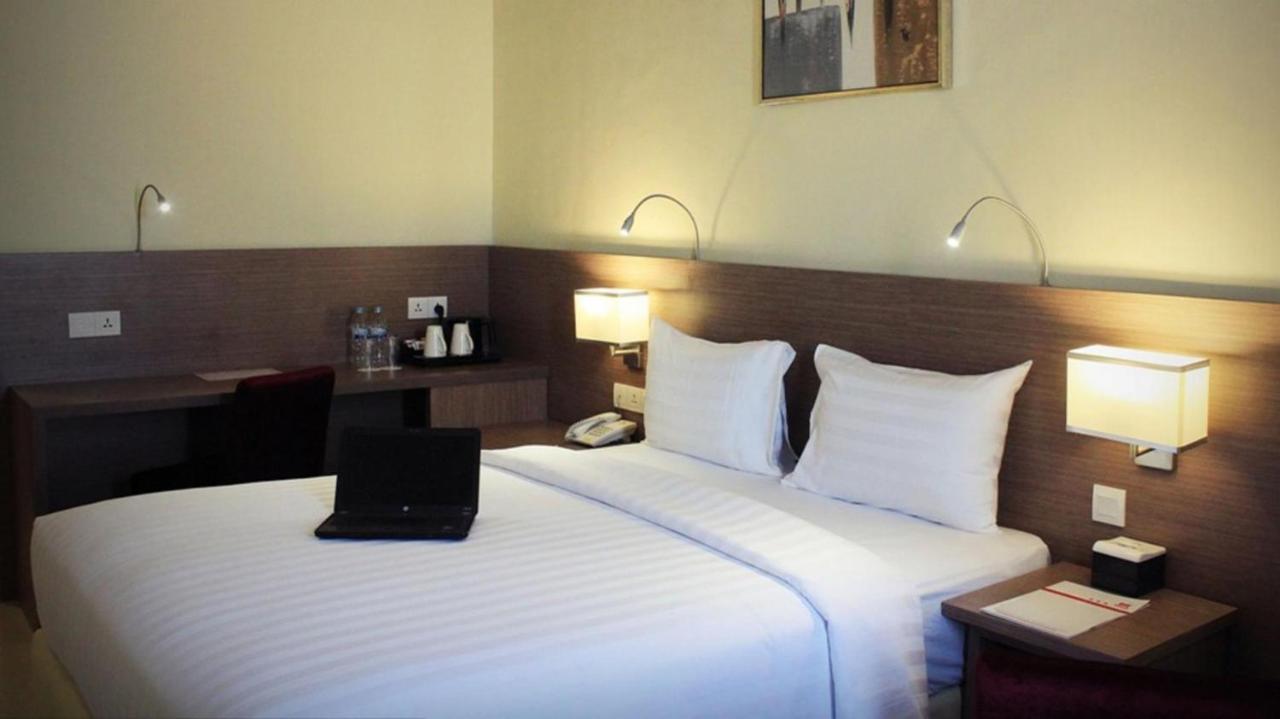 Biz Hotel Batam Нагоя Екстериор снимка