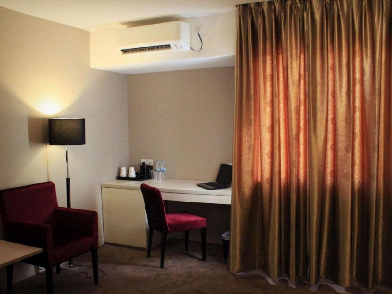 Biz Hotel Batam Нагоя Екстериор снимка
