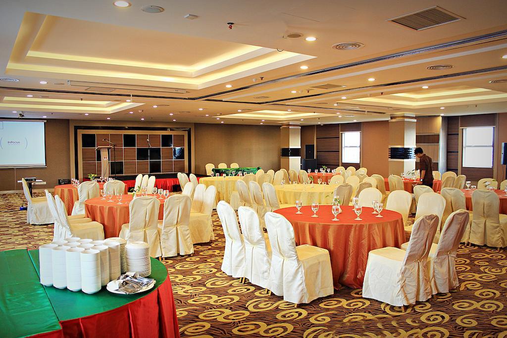 Biz Hotel Batam Нагоя Екстериор снимка